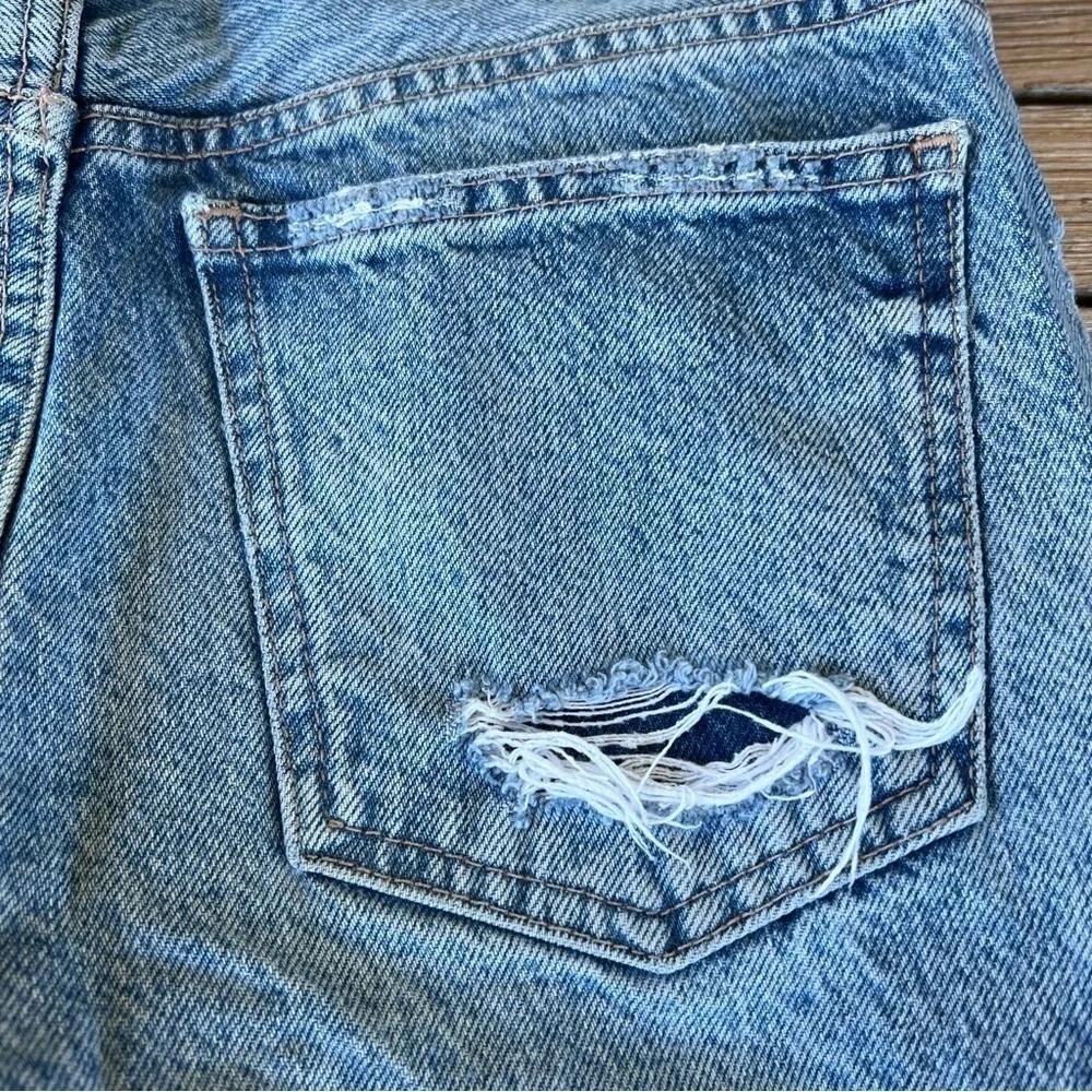 Free People We The Free Good Times Distressed Relaxed Jeans Size 26 Frayed Hem
